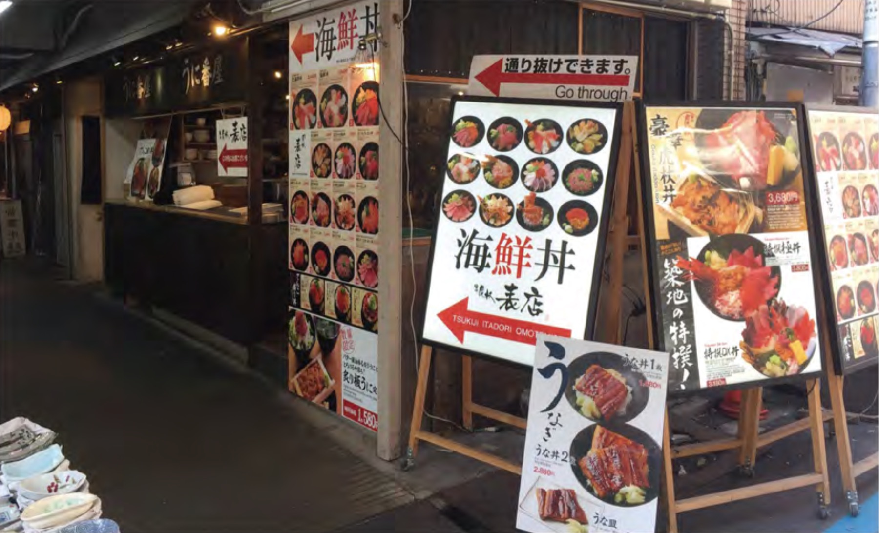 商品写真と誘導サインを展開した店頭実例