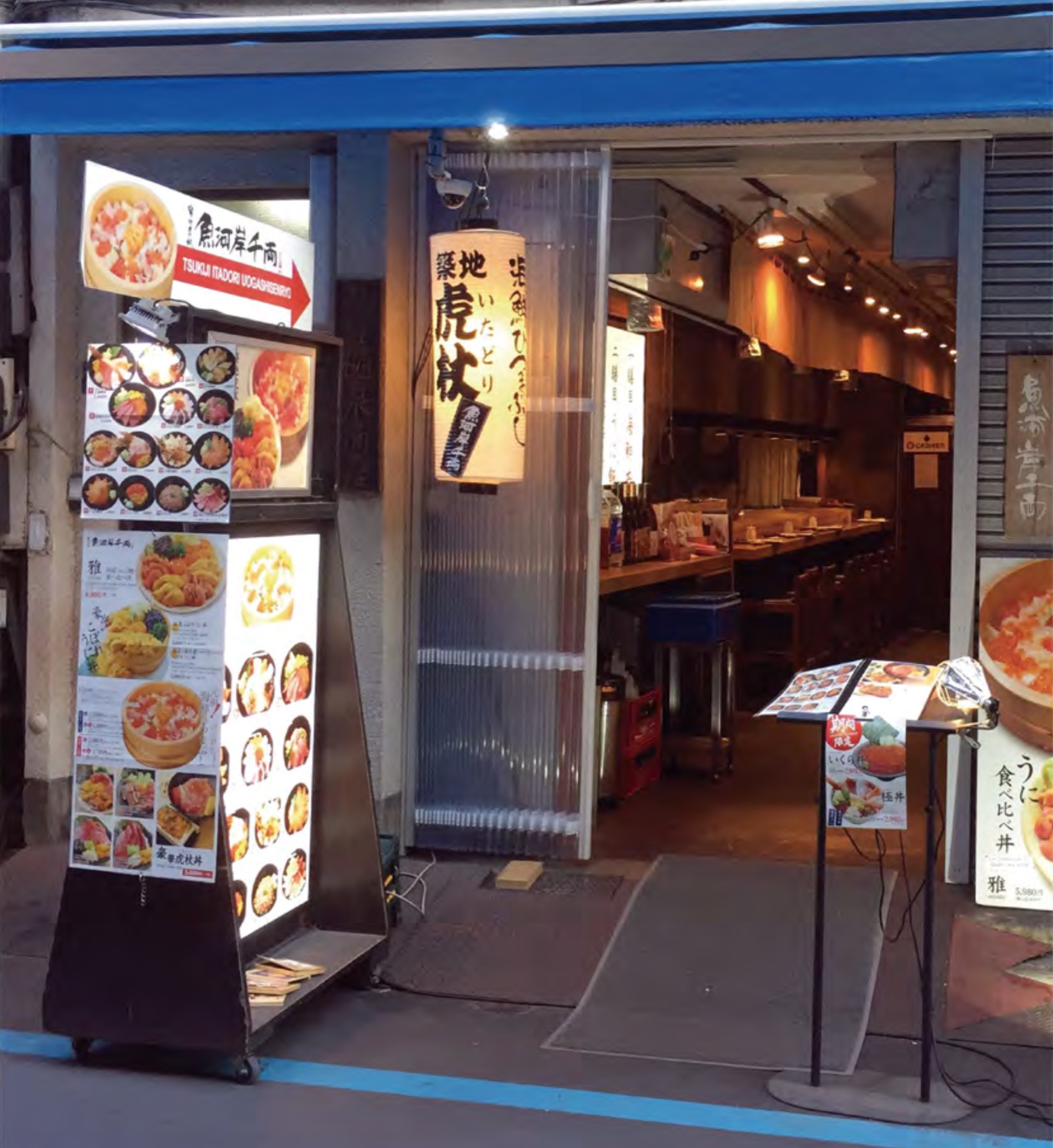 店頭サインと入口の実例